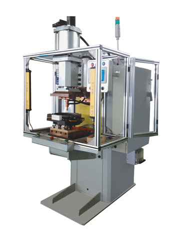 三相次級整流點(diǎn)焊機(jī)